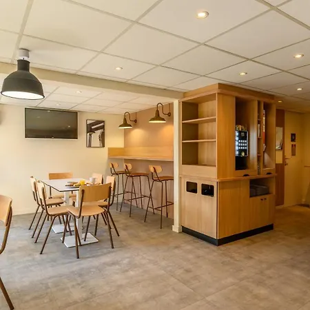 Premiere Classe Lyon Ouest - Hotel *