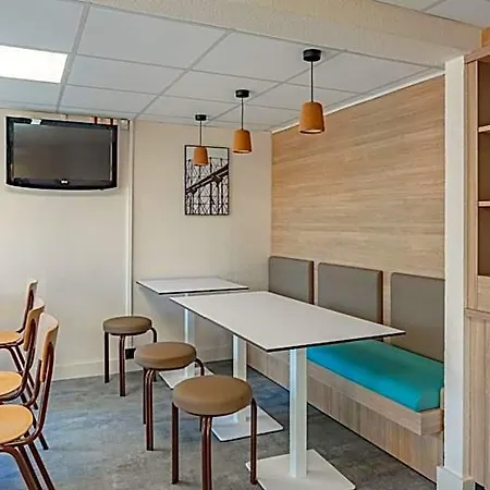 Premiere Classe Lyon Ouest - *