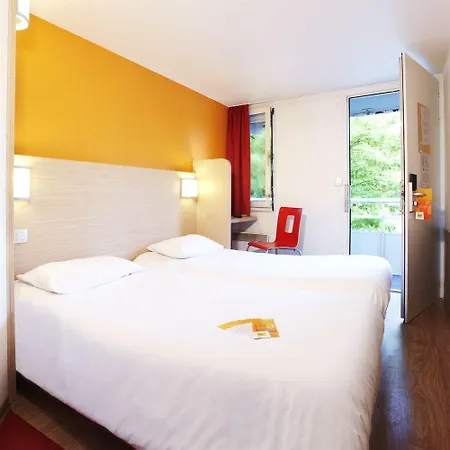 Premiere Classe Lyon Ouest - *